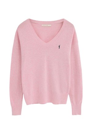 Lyserød V-udskåret sweater med lange ærmer og et lille mørkt broderet logo på venstre bryst, vist fladt på en hvid baggrund.