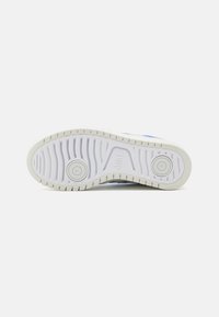 ASICS SportStyle JAPAN S PF - Sportcipő - white/blue project