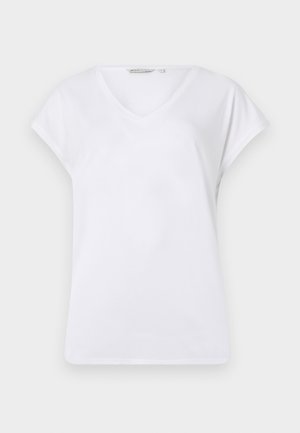 T-shirt blanc à col en V avec des manches courtes et retroussées, fabriqué en tissu lisse. Il présente une coupe décontractée et un design simple sans motifs ni accents.