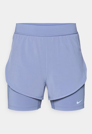 Nike shorts i lys lilla, med et lagdelt design, der har en indvendig tætsiddende foring og en udvendig løs pasform. Elastisk talje for komfort.