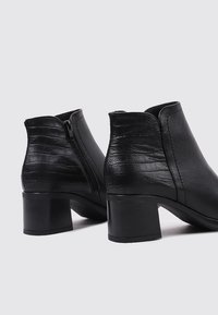 Sandra Fontán TELDE - Botines bajos - black