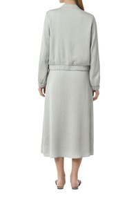 Thumbnail Image 4
