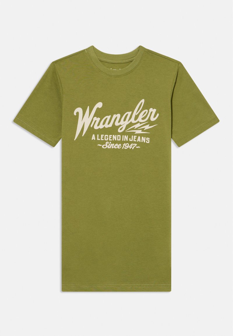 Alyvuogių žalios medvilnės marškinėliai su apvalia apykakle ir trumpomis rankovėmis. Balta script tipo "Wrangler" logotipas, po juo užrašas "Legenda džinsams nuo 1947".