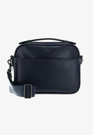Borsa a tracolla in pelle blu navy con chiusura a zip, tracolla regolabile e texture liscia; presenta un logo in rilievo sul fronte e un design minimalista.