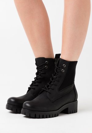 WINTER BOOTIES - Stivaletti con plateau - black