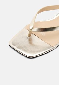 Monki Sandales tongs - gold-coloured