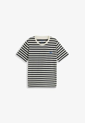Schwarz-weiß gestreiftes T-Shirt mit kurzen Ärmeln und einem kleinen blau bestickten Vogel auf der linken Brust.