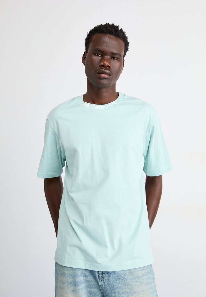 The North Face ZUMU RELAXED TEE - Majica kratkih rukava s printom - muted pine