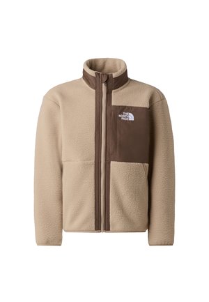 Chaqueta de forro polar en beige con cremallera frontal marrón y bolsillo en el pecho. Presenta un cuello alto y una textura suave. Logo visible en el bolsillo.