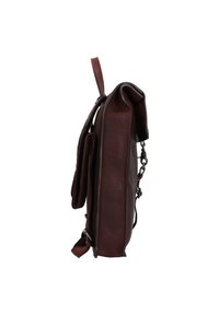 Bolso de hombro de cuero burdeos oscuro con un acabado texturizado, presentando una vista lateral que muestra su forma plana y herrajes de cadena.