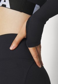 Nebbia WOMENS SLEEVES - Tops ar garām piedurknēm - black