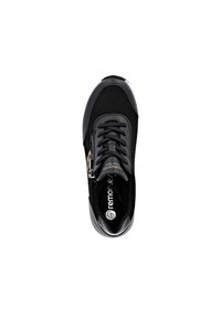 Schwarze Sneakers aus einer Kombination von Wildleder und glänzendem synthetischem Material, mit einem Schnürdesign und einem seitlichen Reißverschluss für einen einfachen Zugang.