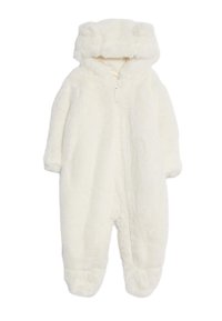 Vit fluffig babyoverall med huva som har björns öron, långa ärmar, inbyggda fotöverdrag och dragkedja framtill.