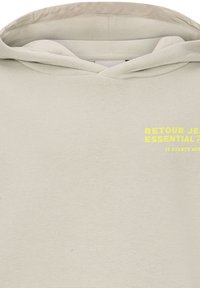 Beżowa bluza z kapturem, posiadająca sznurek do regulacji, o miękkiej teksturze, z żółtym nadrukiem, na którym widnieje napis "RETRO..." oraz "ESSENTIAL." Casualowy design, bez kieszeni.