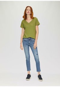 s.Oliver MIT V-AUSSCHNITT - T-shirt basic - guacamole