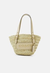 Tkanina słomkowa torba na ramię w jasnym żółtym kolorze z skórzanymi akcentami. Posiada podwójne uchwyty i wyraźnie widoczny emblemat na przedniej stronie.