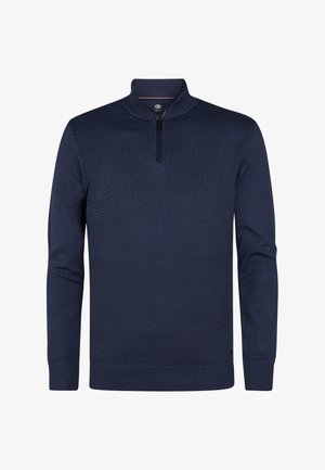 Tmavě modrý pulovr s čtvrtinovým zipem, texturovaným zigzag vzorem, žebrovanými manžetami a lemem a hladkým pleteným povrchem.
