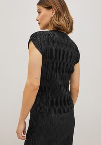 Next CO ORD PLISSE SHORT SLEEVES V-NECK BLOUSE - Pluus - black