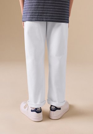 Next, NEXT STRETCH CHINO TROUSERS (3-17YRS) - Pantalon classique - white