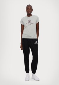 Polo Ralph Lauren HOTEL SHORT SLEEVE - T-shirt estampada - andover heather/wine