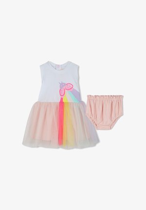 Abito bianco senza maniche con gonna in tulle rosa pallido, decorato con motivo arcobaleno e farfalle; include un coordinato pannolino rosa.