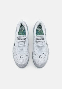 Nike Sportswear AIR VAPORMAX 2023 FLYKNIT - Tenisky - pure platinum/white/anthracite