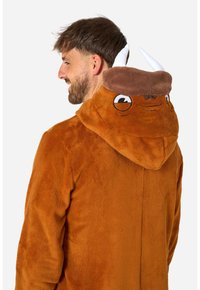 Brūns mīksts zvēru tēmas halāts ar kapuci, ūsu detaļām un mīkstu tekstūru, ideāli piemērots komfortam un siltumam.