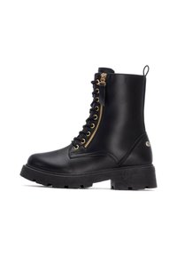 Botas negras de cuero hasta el tobillo con diseño de cordones, detalle de cremallera dorada, suela negra gruesa y una pestaña trasera para facilitar el calzado.