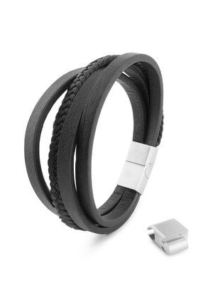 Brățară din piele neagră cu două curele netede și una împletită, având un închizător din metal argintiu. Include și o piesă metalică suplimentară compactă.