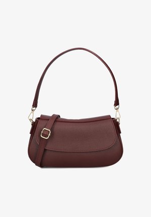 Sac à main en cuir bordeaux avec une forme structurée, présentant un dessus courbé, une sangle ajustable et des accents en métal doré.