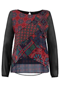 Blusa multi-pattern con maniche lunghe trasparenti nere e una parte frontale geometrica vivace caratterizzata da disegni rossi, blu e verdi. Collo rotondo.
