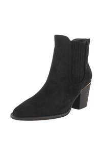 Stivale alla caviglia in suede nero con punta affusolata, pannelli laterali elastici e tacco basso a blocco. Presenta un dettaglio dorato vicino al tacco.
