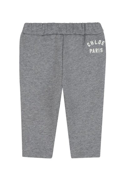 Szare dresy z elastycznym pasem, z białym haftem "CHLOE PARIS" na lewym nogawce. Miękka, teksturowana tkanina.