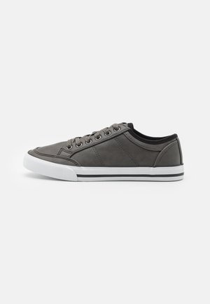 Baskets basses - grey