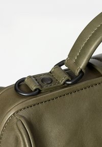 Aunts & Uncles MRS CUSTARD PIE - Handtasche - tarmac