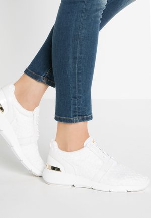 Matalavartiset tennarit - white