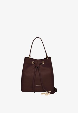 Sac seau en cuir brun foncé avec fermeture à cordon, poignée supérieure, bandoulière amovible et détails métalliques dorés.