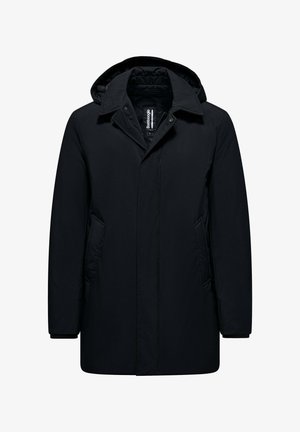 Giacca nera con cappuccio, chiusura frontale con zip e bottoni, tasche laterali e interno trapuntato. Realizzata in tessuto liscio e resistente all'acqua.