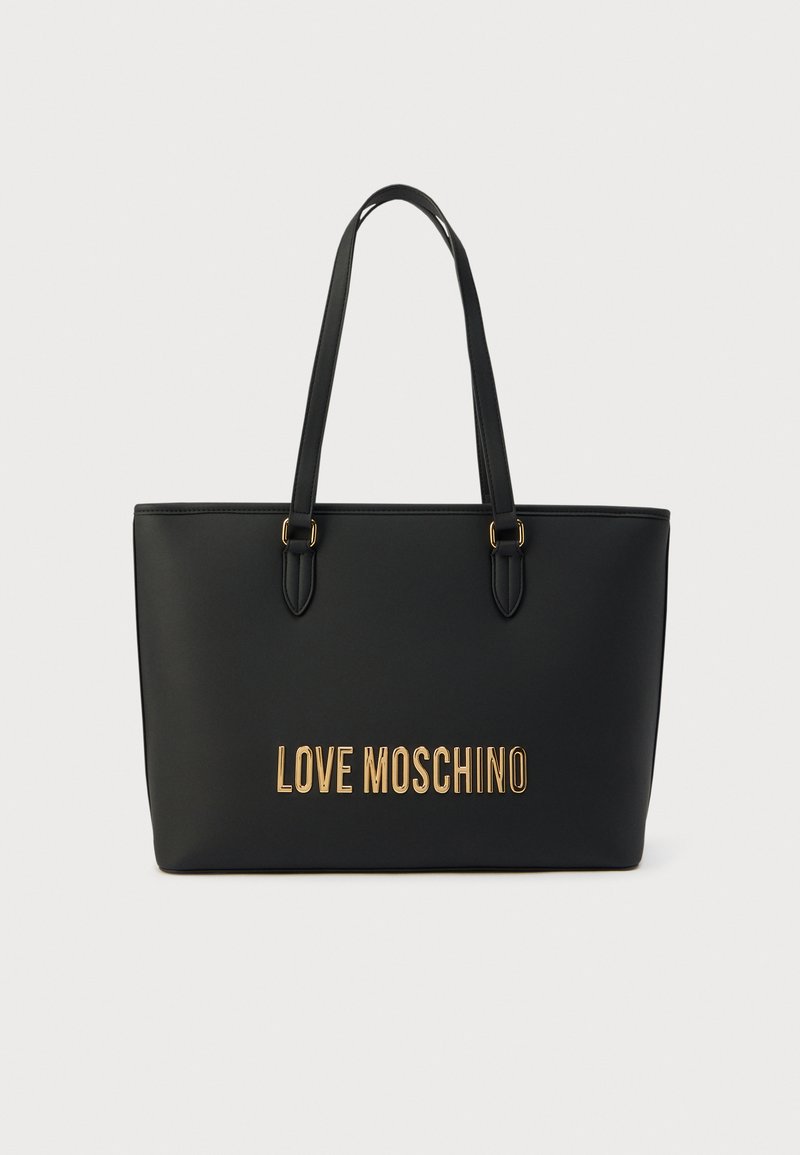 Bolso tote negro de cuero sintético con letras doradas que dicen "LOVE MOSCHINO." Cuenta con dos correas para el hombro y un diseño rectangular estructurado.