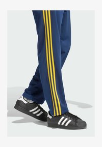 Unausgewählt, night indigo   crew yellow
