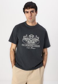 Pal Sporting Goods AIR BOAT UNISEX - Μπλουζάκι με στάμπα - caviar