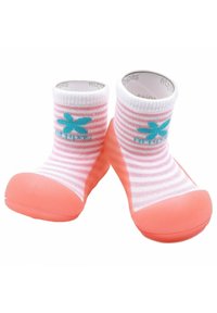 Calcetines infantiles con un diseño de rayas rosas y blancas, que presentan un logo de flor azul y una suela de goma coral para mayor agarre.
