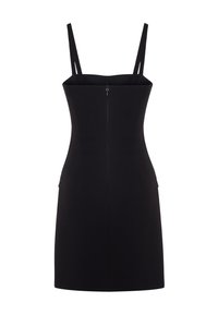 Schwarzes, figurnahes Kleid mit dünnen Trägern, strukturiertem Oberteil, mittellanger Länge bis zur Mitte des Oberschenkels und einem Reißverschluss im Rücken. Glatte Textur, keine Muster oder Akzente.