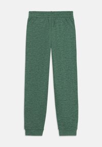 Πράσινα σεντόνια φόρμας σε άνοιγμα από μαλακό, υφασμάτινο υλικό. Χαρακτηρίζεται από ελαστική μέση και τελειώματα κορυφής στον αστράγαλο.