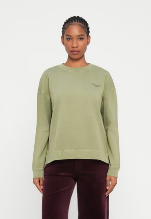 - Bluza