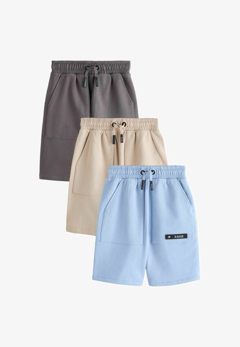 Trois shorts en gris, beige et bleu clair. Fabriqués en tissu doux avec une ceinture élastique, des poches latérales et des accents à cordon.