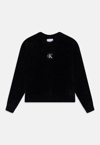 Czarny sweter wykonany z miękkiego, teksturowanego materiału. Posiada okrągły dekolt i długie rękawy. Na piersi widnieje małe logo cK w kwadracie.