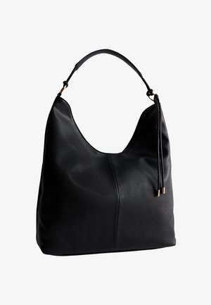 Sac hobo en cuir noir avec une texture lisse, une forme courbée et une seule sangle pour l'épaule. Présente des accessoires en métal doré et un pendentif décoratif.