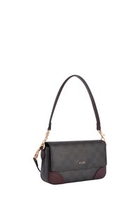 Bolso con patrón de cuadros oscuros, detalles en cuero granate, herrajes dorados y una única correa para el hombro. Diseño compacto y rectangular.