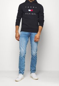 Tommy Hilfiger Felpa con cappuccio - dark blue